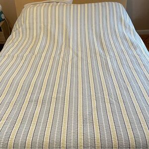 Reversible Gray-Blue and Yellow Queen Quilt